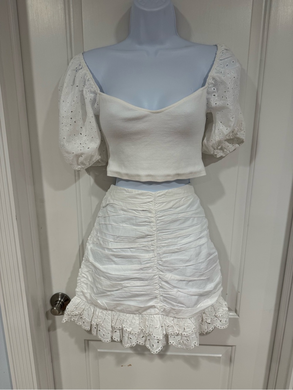 🆕Zara White Ruched Eyelet crop top and Mini Skirt / size medium